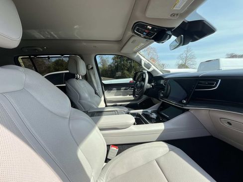 Used 2022 Jeep Wagoneer Series III w/ Premium Group I image 17