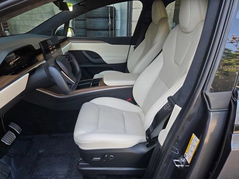 Used 2023 Tesla Model X AWD/4WD image 18
