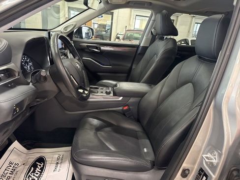 Used 2020 Toyota Highlander Limited image 9