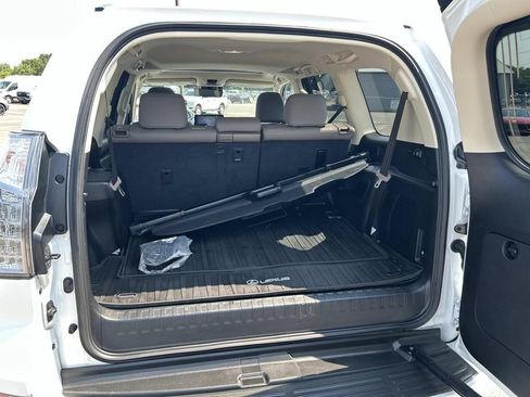 Used 2022 Lexus GX 460 Premium w/ Premium Package AWD/4WD image 16
