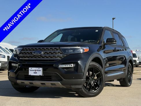 Used 2022 Ford Explorer King Ranch w/ Technology Package image 2