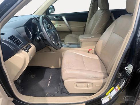 Used 2013 Toyota Highlander SE FWD image 7