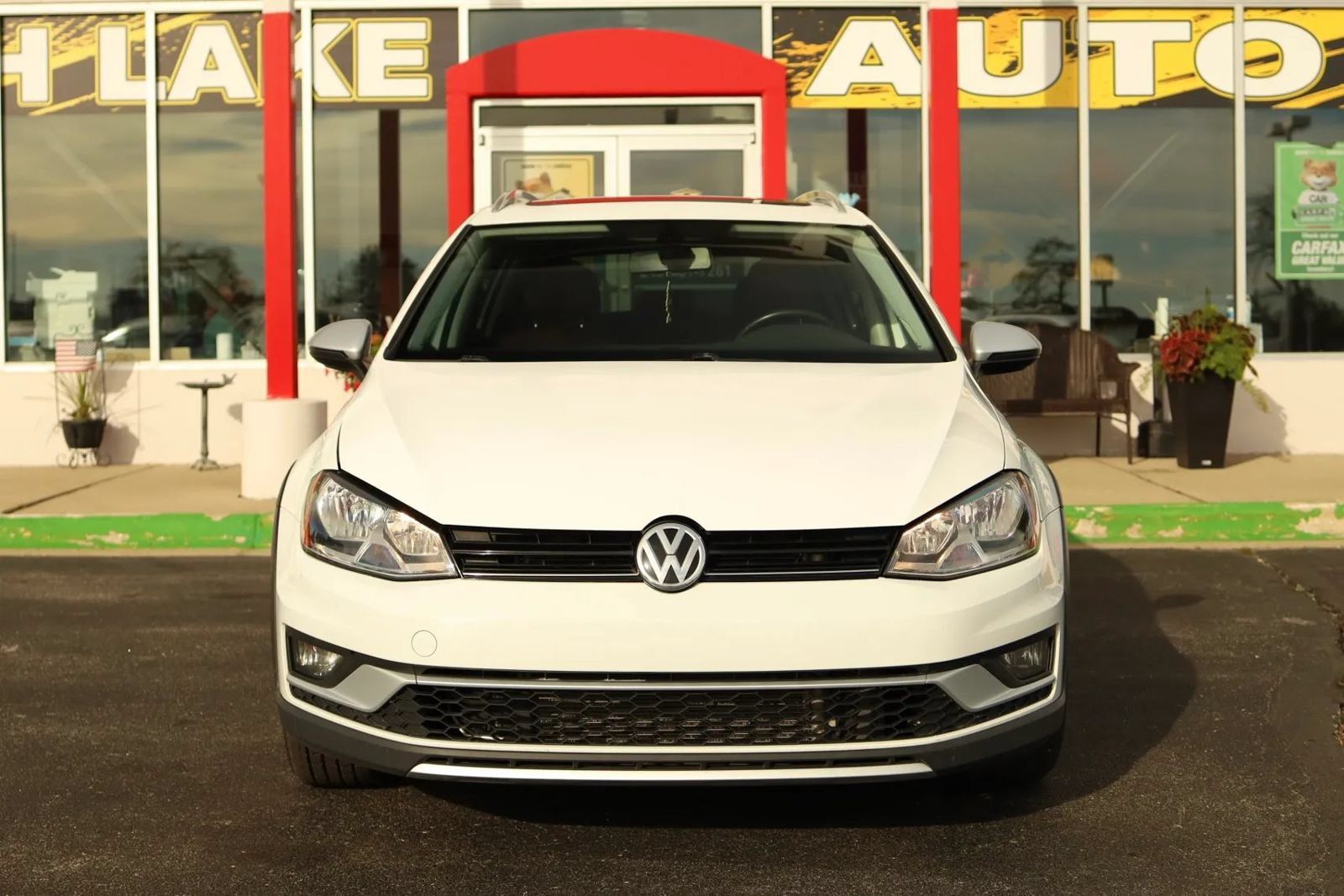 Used 2017 Volkswagen Golf Alltrack SE AWD/4WD image 2