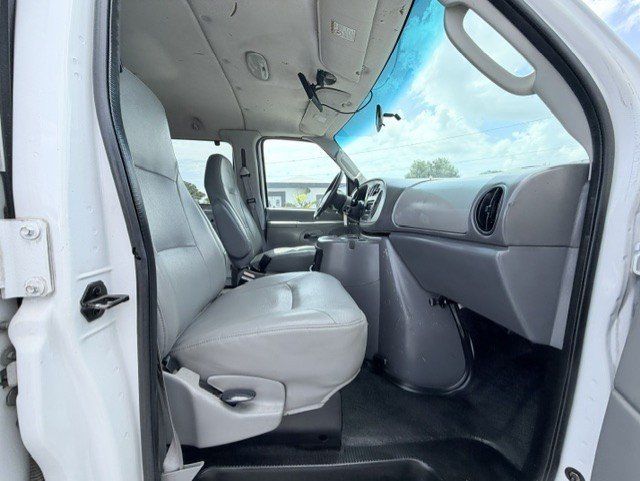 Used 2003 Ford E-350 and Econoline 350 Super Duty RWD image 16