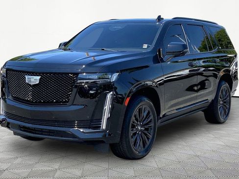 Used 2023 Cadillac Escalade Sport w/ LPO, ONYX Package image 3