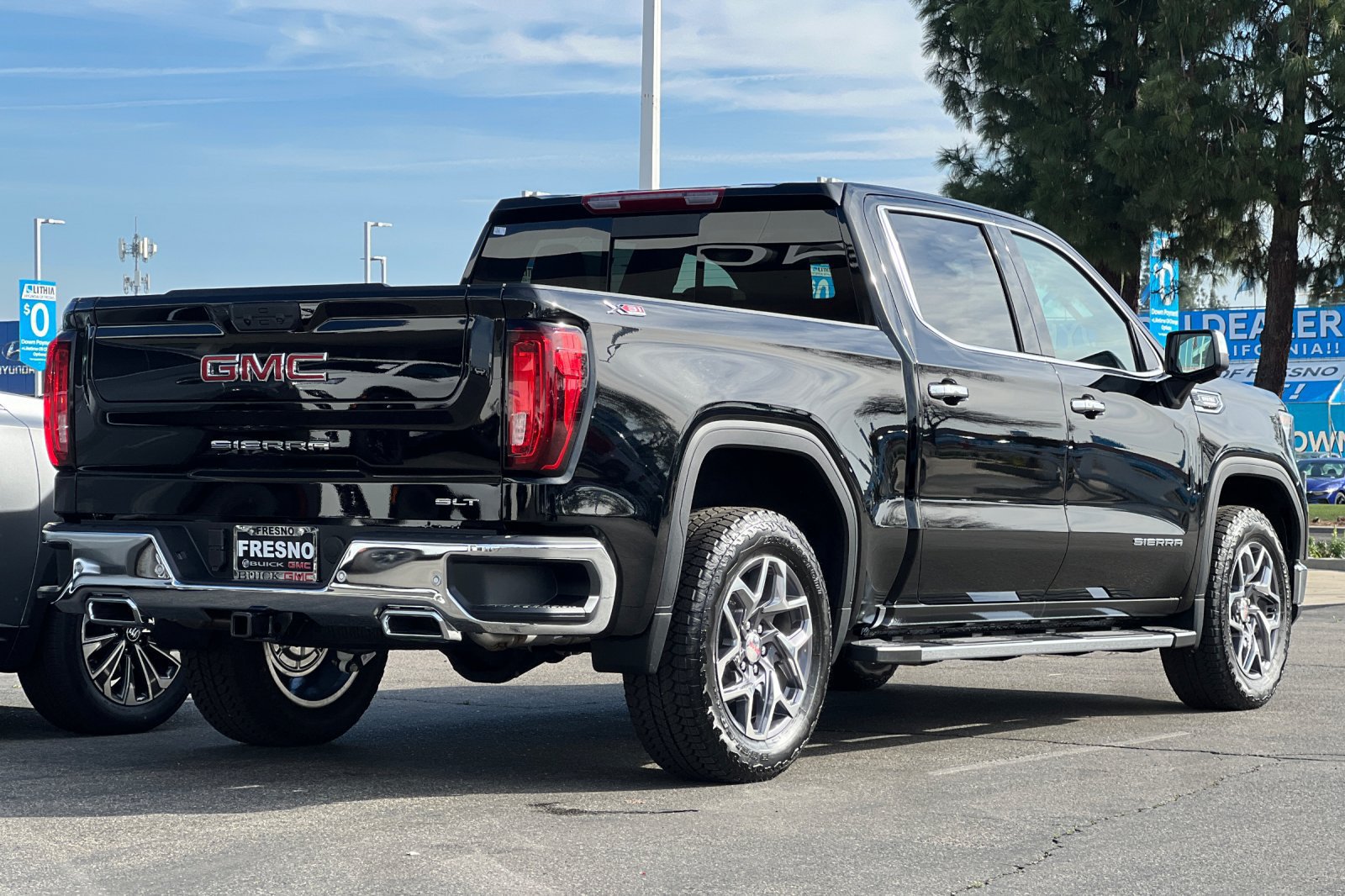 Used 2026 GMC Sierra 1500 SLT w/ SLT Premium Plus Package AWD/4WD image 4