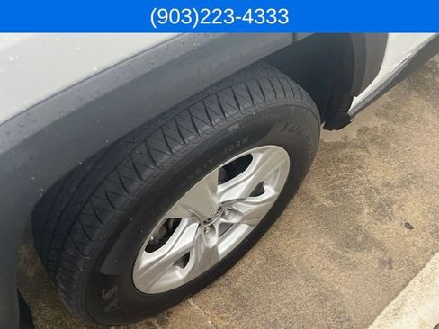 Used 2019 Toyota RAV4 XLE w/ Convenience Package AWD/4WD image 8