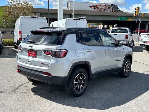 Certified 2025 Jeep Compass Trailhawk AWD/4WD image 12