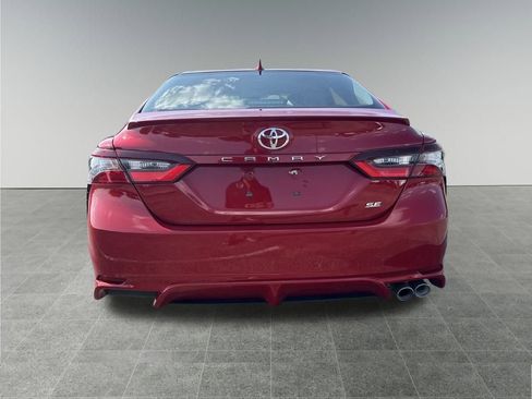 Used 2022 Toyota Camry SE image 4