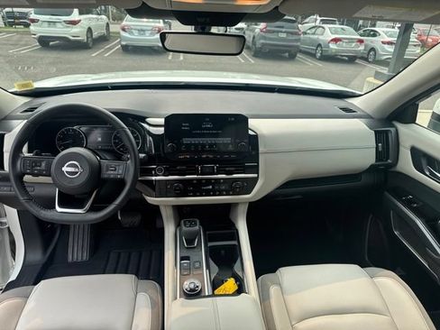 Used 2023 Nissan Pathfinder SL w/ Black Appearance Package AWD/4WD image 16