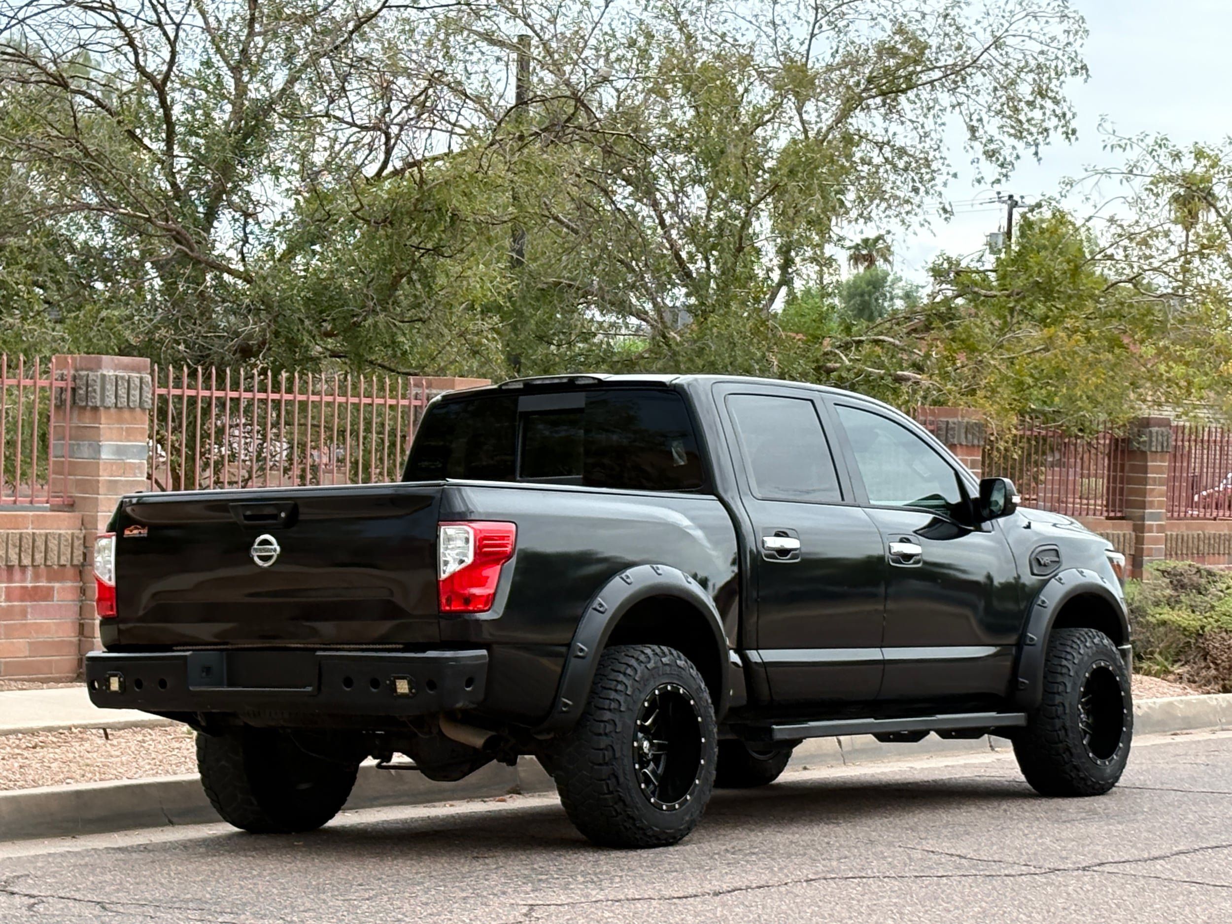 Used 2017 Nissan Titan SV RWD image 10