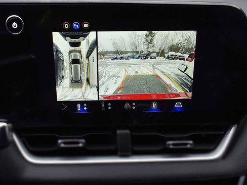 Used 2025 Chevrolet Equinox LT w/ Convenience Package II image 18