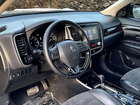 Used 2020 Mitsubishi Outlander ES image 11
