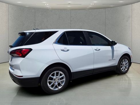 Used 2024 Chevrolet Equinox LT image 3