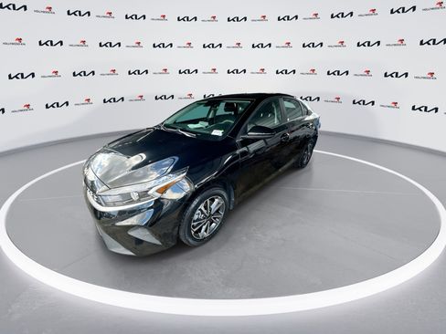 Certified 2023 Kia Forte LXS image 4