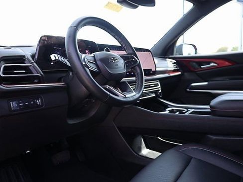 Used 2024 Chevrolet Traverse Z71 image 18