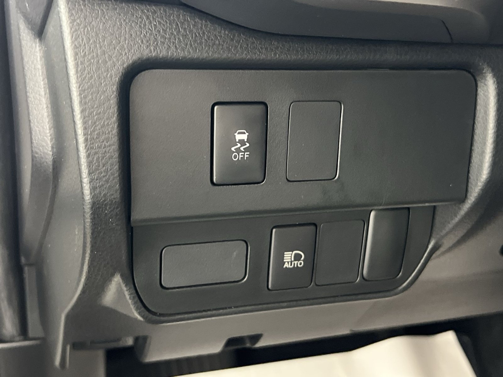 Used 2022 Toyota Tacoma SR5 w/ SR5 Appearance Package (SM) AWD/4WD image 30