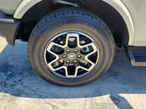 Certified 2025 Ford Bronco Outer Banks AWD/4WD image 5