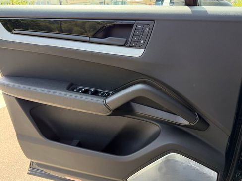 Certified 2024 Porsche Cayenne image 26