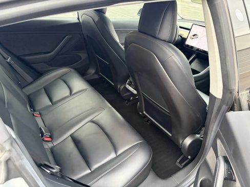 Used 2018 Tesla Model 3 Long Range image 15