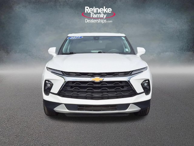 Used 2025 Chevrolet Blazer LT FWD image 2