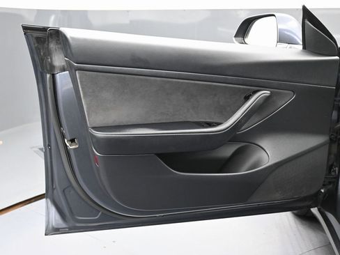 Used 2020 Tesla Model 3 Standard Range Plus image 40