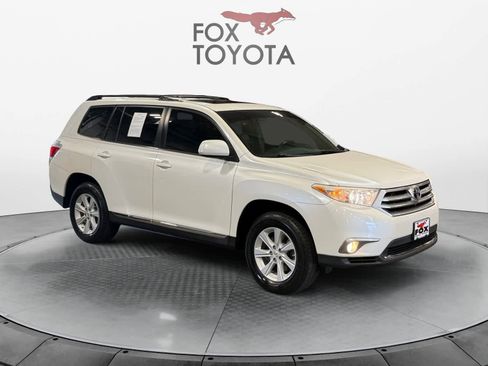 Used 2012 Toyota Highlander SE w/ Tow Pkg image 8