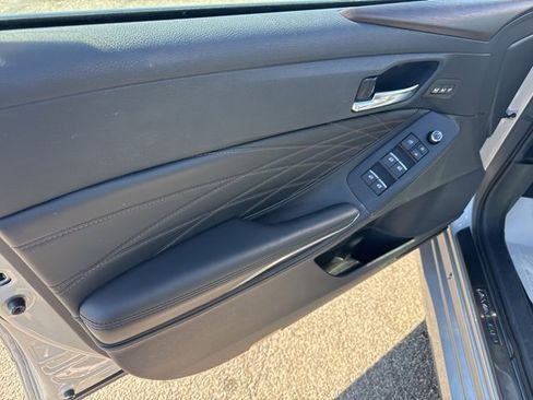 Used 2022 Toyota Avalon Limited w/ Advanced Safety Package image 12