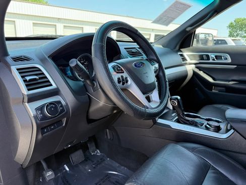 Used 2015 Ford Explorer XLT w/ Equipment Group 202A image 14