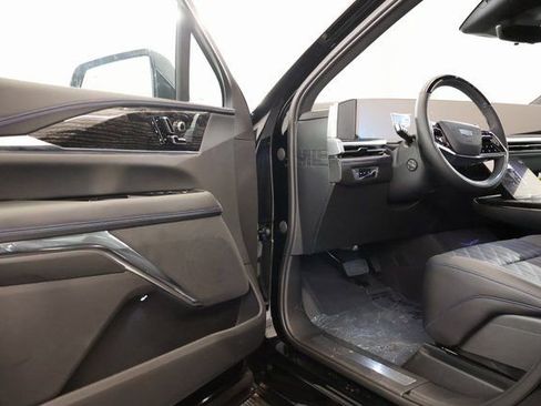 New 2026 Cadillac Escalade IQL Luxury image 8