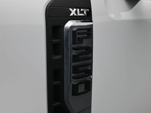 Used 2025 Ford F250 XLT image 32