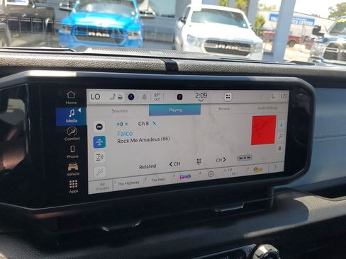 Used 2024 Jeep Wrangler Sport S image 16