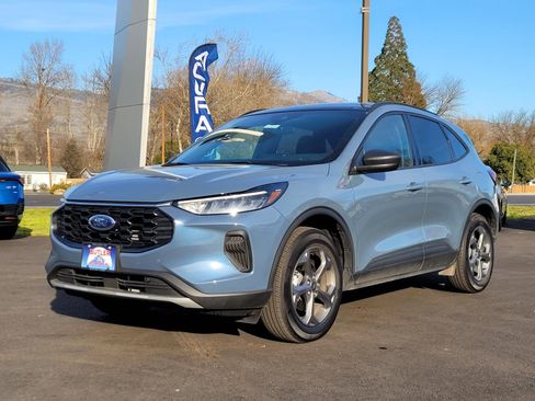 Used 2025 Ford Escape ST-Line w/ Cold Weather Package image 1