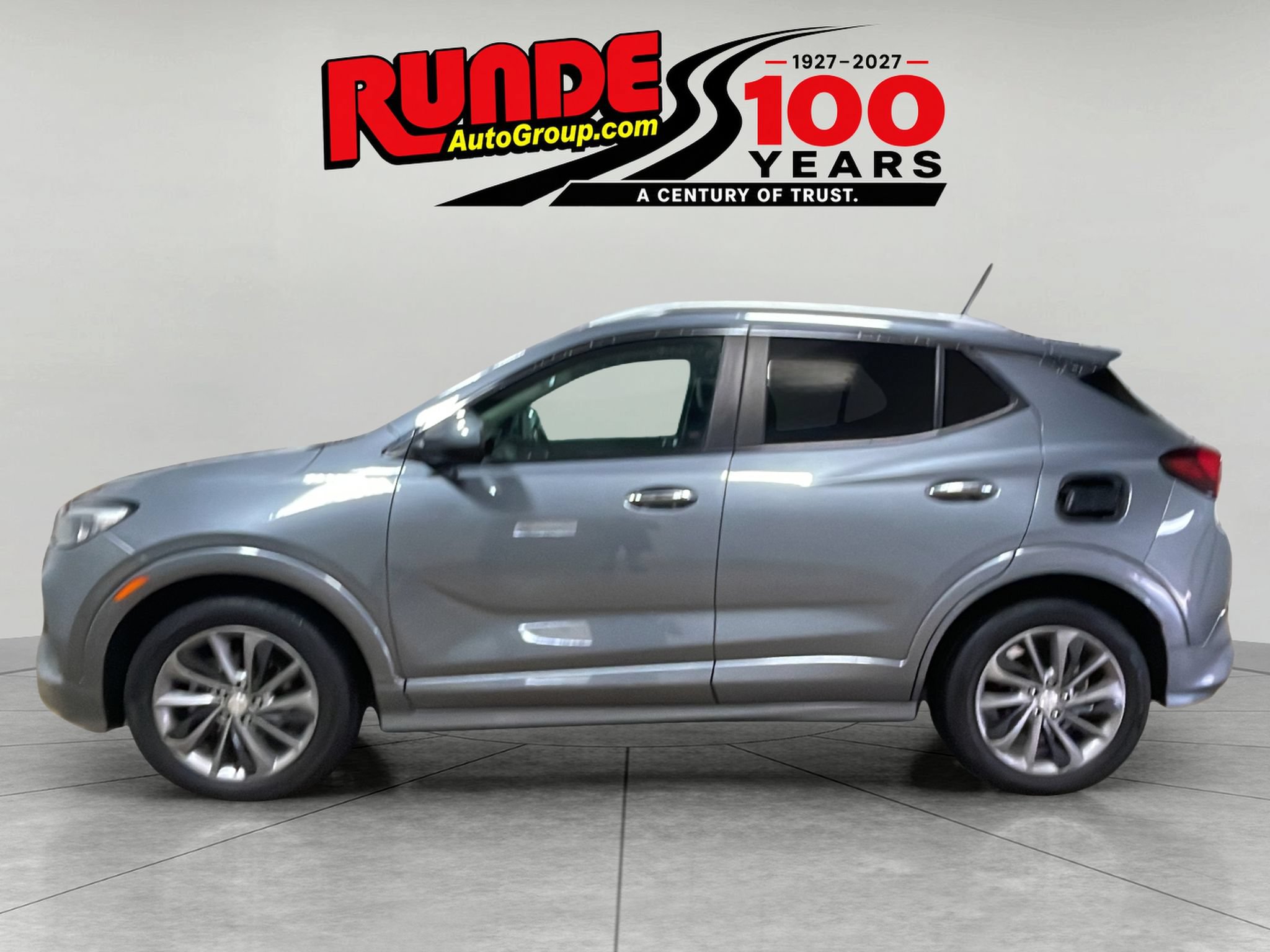 Used 2021 Buick Encore GX Select w/ Sport Touring Package FWD image 2