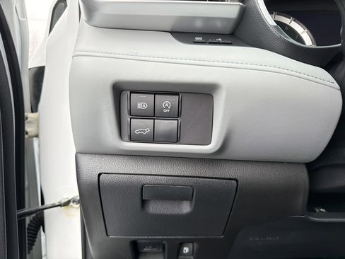 Used 2024 Toyota Highlander XLE image 15