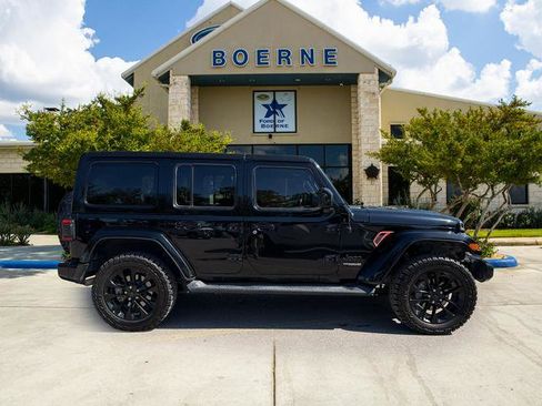 Used 2021 Jeep Wrangler Unlimited Sahara AWD/4WD image 6