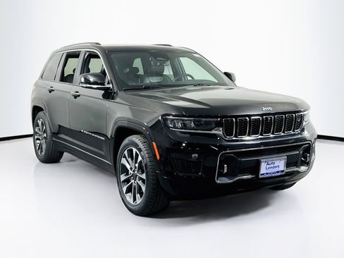 Used 2023 Jeep Grand Cherokee Overland w/ Adv Protech Group III AWD/4WD image 3