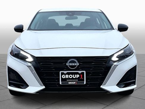 Used 2025 Nissan Altima 2.5 SV image 3