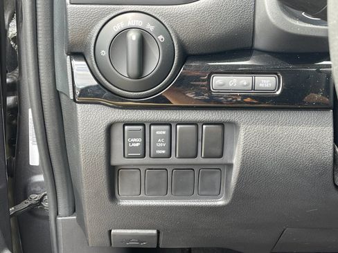 Used 2023 Nissan Titan SV w/ SV Convenience Package RWD image 29