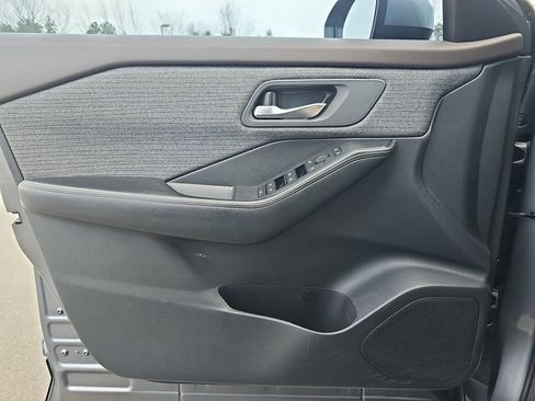 Used 2023 Nissan Rogue SV image 31