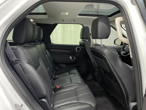 Used 2017 Land Rover Discovery SE image 34