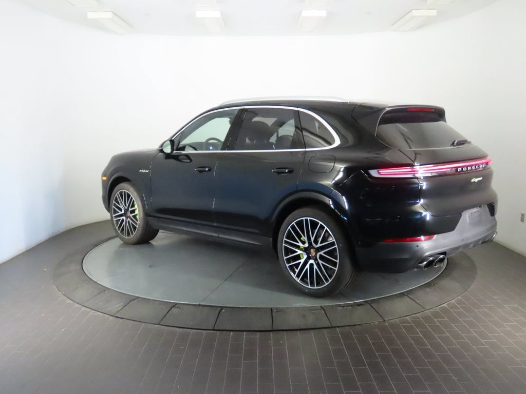 Certified 2026 Porsche Cayenne E-Hybrid AWD/4WD image 3