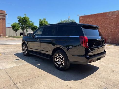 Used 2025 Ford Expedition Active AWD/4WD image 3