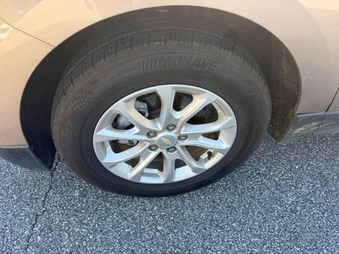 Used 2019 Chevrolet Equinox LS FWD image 9