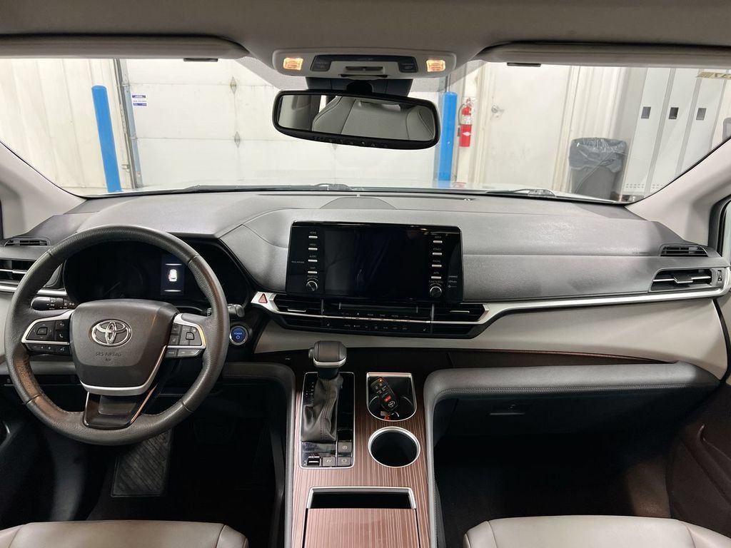 Used 2023 Toyota Sienna XLE AWD/4WD image 10