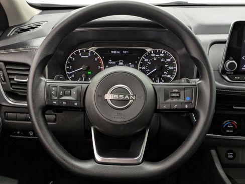 Used 2024 Nissan Rogue SV image 28