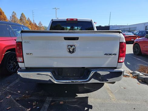 Used 2018 RAM 1500 Classic SLT image 9