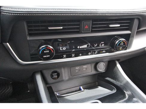 Used 2025 Nissan Rogue SV FWD image 21