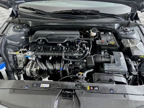 Certified 2025 Hyundai Elantra Sport image 28