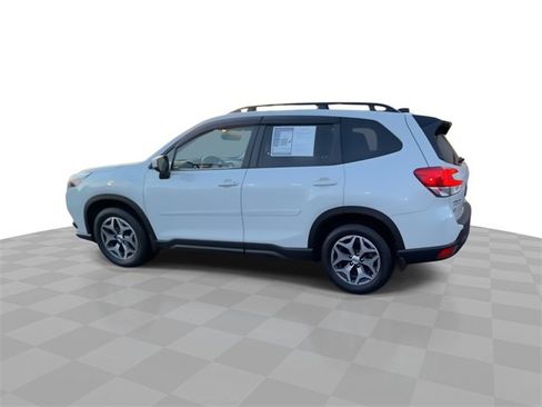 Used 2024 Subaru Forester Premium image 5